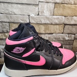 Nike Air Jordan 1 Retro High GS Black Hyper Pink Big Kids Size 6.5Y 332148-019